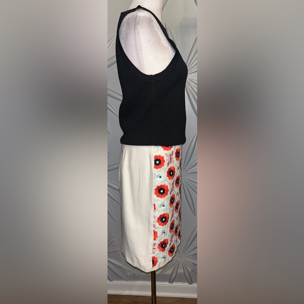 EUC Boden SZ 4 cream/red/green/lilac floral embroidered skirt w/rear zipper - Picture 4 of 9